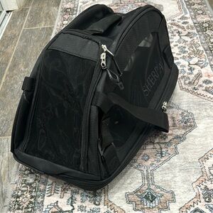 Pet sherpa carrier Medium